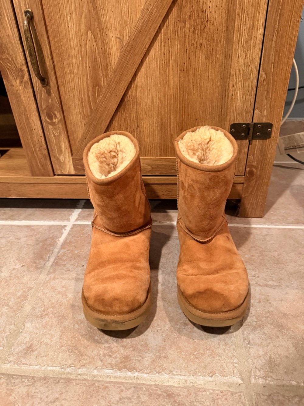 UGG Chestnut Classic Short Shearling Lined Boots - Picture 3 of 7
